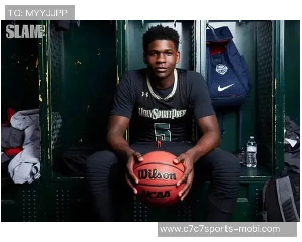 爱德华兹荣膺SLAM杂志封面人物再创辉煌第三次当选引发热议 爱德华兹荣膺SLAM杂志封面人物再创辉煌第三次当选引发热议