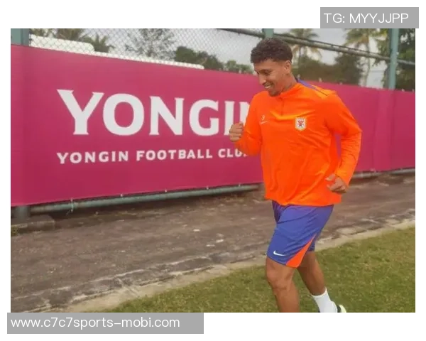 克雷桑抵达中国泰山队教练组安排彭啸陈泽仕一周假期 克雷桑抵达中国泰山队教练组安排彭啸陈泽仕一周假期