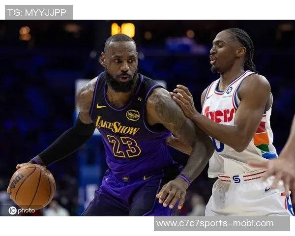 半场战报76人稳居领先地位马克西表现出色泡椒和尚帕尼各有贡献 半场战报76人稳居领先地位马克西表现出色泡椒和尚帕尼各有贡献